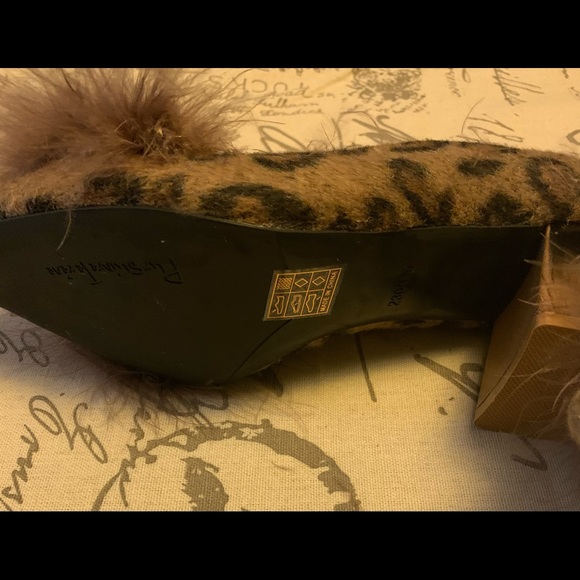 Woman’s stylish Shein animal print low pumps. Size 6. Never worn. - Picture 8 of 9